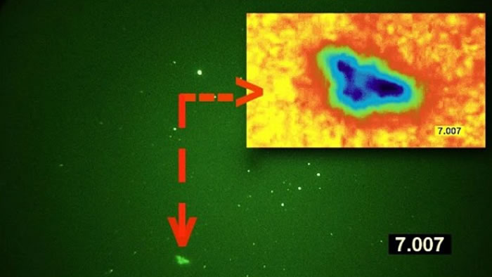 目前YouTube网友上传视频图像显示,11月13日晚上,澳大利亚墨尔本夜空出现超级UFO,形状是三角形。有人猜测可能是UFO取消屏蔽时呈现的“真实面目”