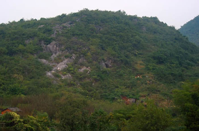 华龙洞遗址远景