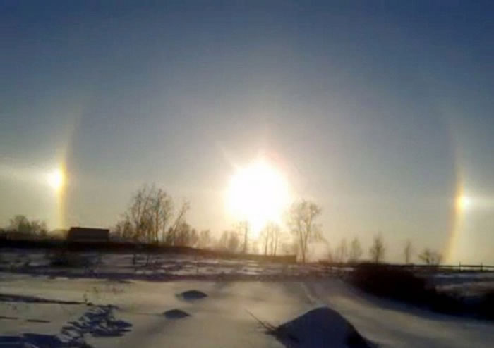 冰晶像棱镜那样,可以令光线弯曲。