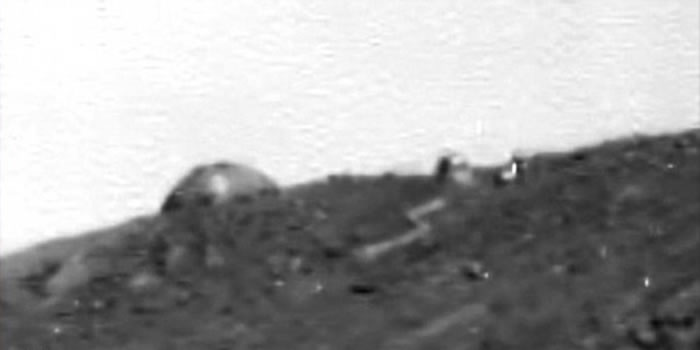 怀疑论者们称穹顶的表面有光泽,证明它一定是金属材料制成的。