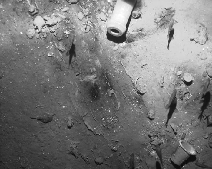 ���ױ����⺣����������ǰ������ʥ�����Ŵ󷫴��к������д��������鱦