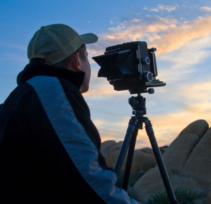 美国国家公园为了将美景纪录下来,重金礼聘会使用大片幅相机的摄影师。