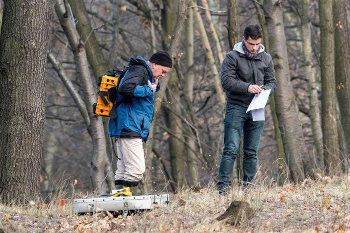 两个在波兰境内找寻二战德国纳粹“黄金列车”的搜索小组互相否定对方的发现