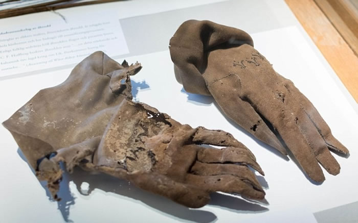 温斯特普所戴的手套