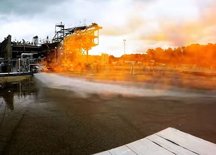 3D打印引擎产生庞大的火焰。