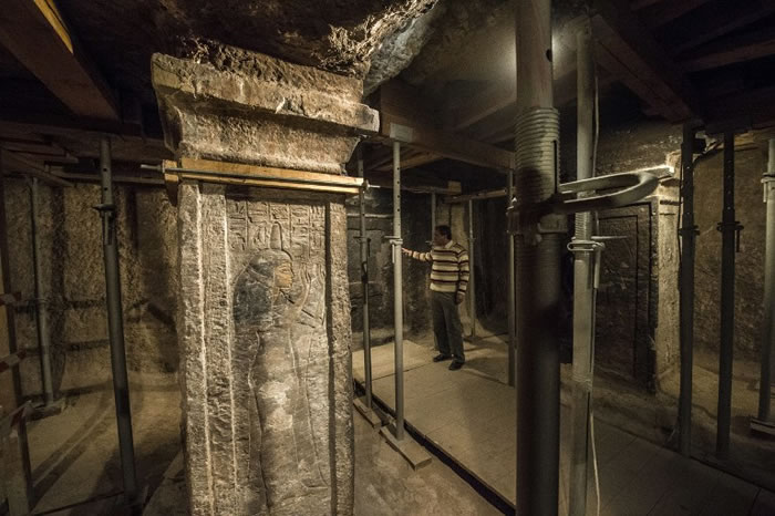 墓穴即将向公众开放。