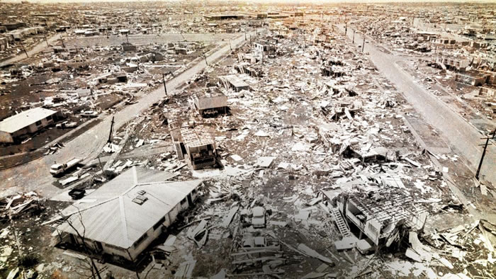 《浩劫求生》(Surviving Tracy)讲述澳大利亚“特蕾西龙卷风”(Cyclone Tracy)