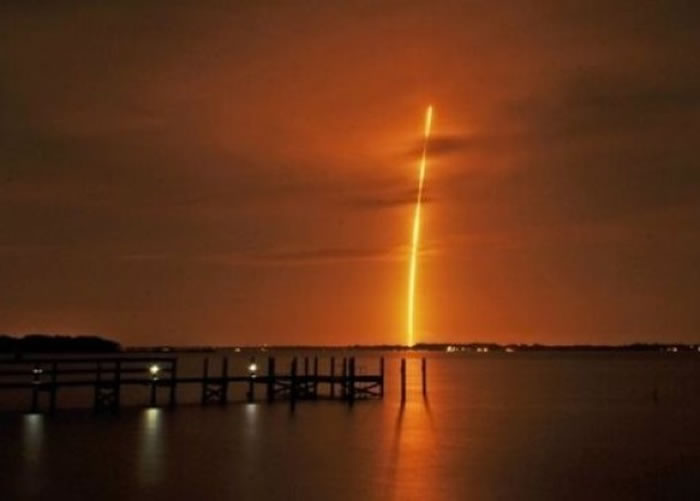 此次猎鹰九号的成功,才最具代表性,足以揭开太空飞行的新一页。