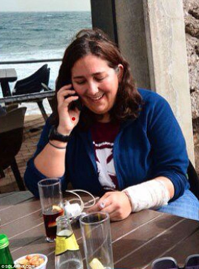 惊悚:西班牙女子遭鲨鱼啃食 左手臂留下数十个凹痕