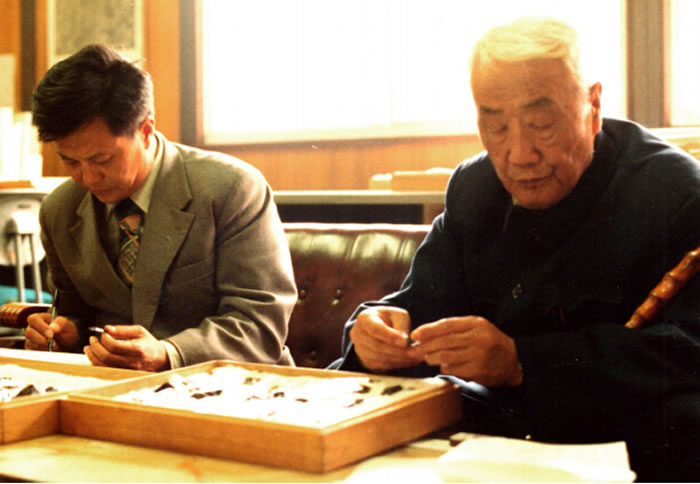 1980年裴文中(右)与盖培(左)在日本札幌考察