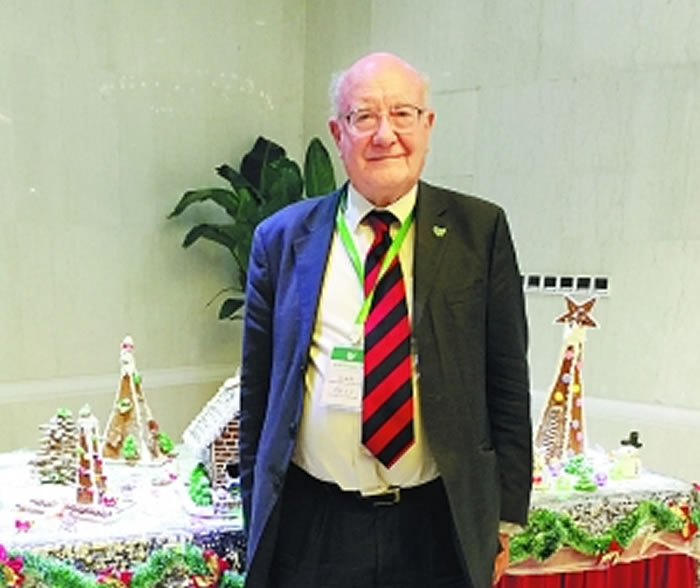 英国剑桥大学考古学家伦福儒勋爵在第二届世界考古论坛上被授予了“终身成就奖”。