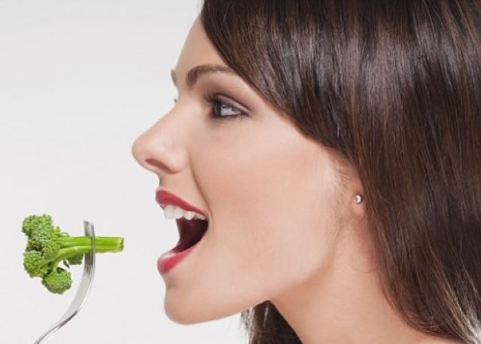 以叉子进食,可有助减重。