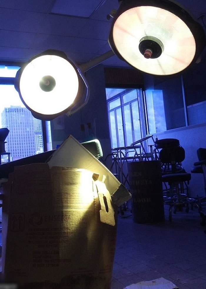 城市探险者发表了一张声称在“闹鬼”房间拍下的照片