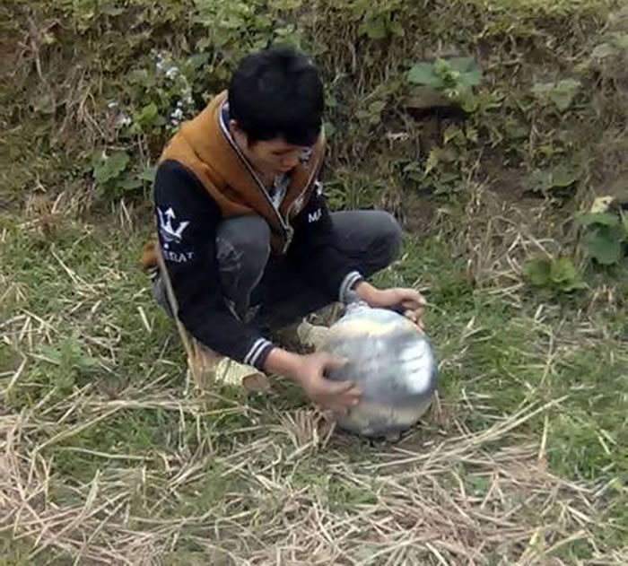 当地人Dang Van Canh在安沛省发现了这颗六公斤的球体。