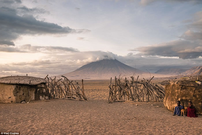 罗马尼亚摄影师Vlad Cioplea探访坦桑尼亚部落生活:吃猴肉吸大麻