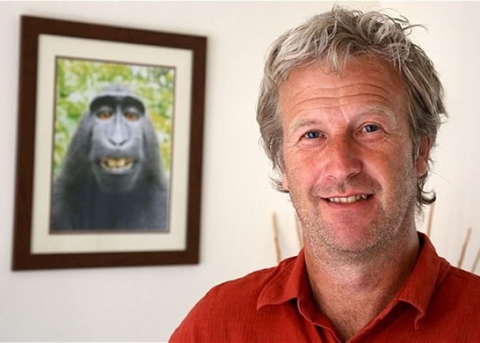 ˹���أ�ͼ����ǰ��ӡ������ʱ��һֻ�ڹ�⨺���ȥ����¼�����ġ�