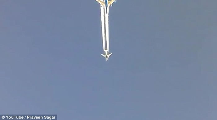 波音747客机直线加速超越波音737客机 场面惊险刺激