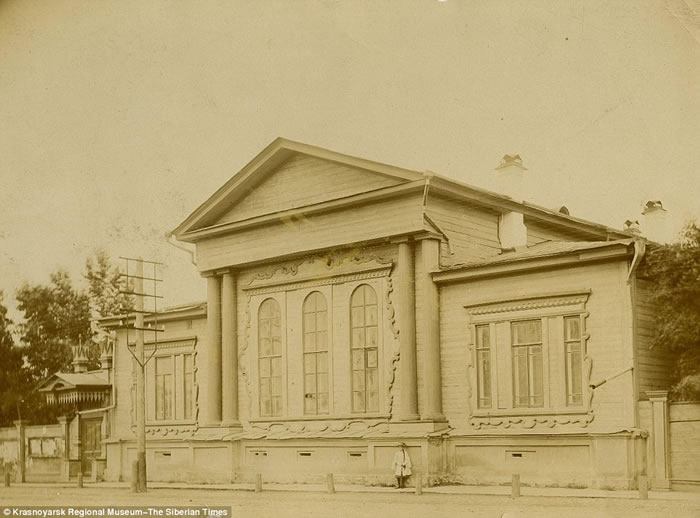 俄罗斯学者开始着手解密20世纪许多老照片上频繁出现的神秘女子