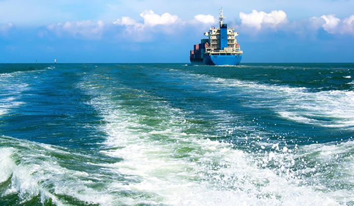 ���Զ�󴬲�β���������̶������ڶԿ�ȫ���ů