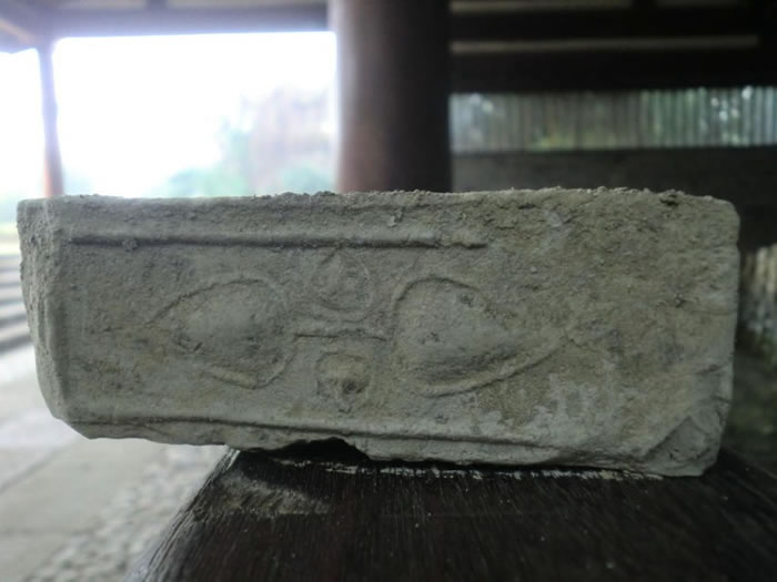 该“心心相印”图案的古墓砖为有关方面首次发现。