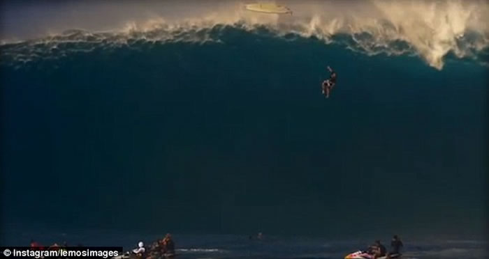 美国夏威夷著名专业滑浪手Tom Dosland失手从40呎高巨浪掉下