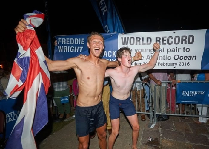 两人成功筹得4万英镑善款。