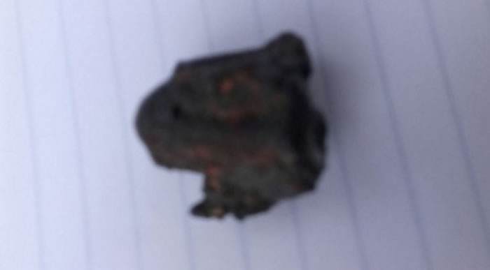 有目击者拍下声称是陨石的碎片。