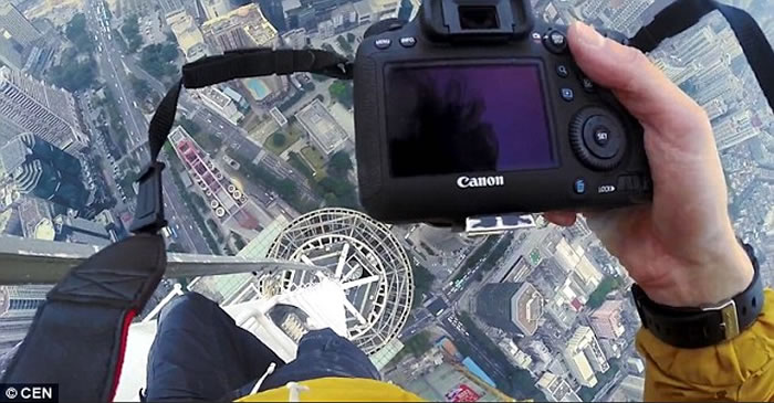 ����˹С��Vitaly Raskalov�ͻ��ͽ�������ϸߴ�383�׵��й��������˹㳡������