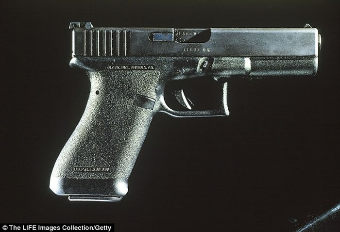 ���������˳��ڻ�����Ƭ�з���һ�ѡ���ǹ��