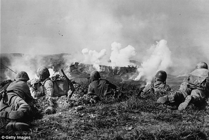 ��ά˹���ձ��ѻ������У���ʱ�����ڰ�����һ�����˵�ʿ������ά˹����1945��4��30�գ����������¾�����28�����ա�������ͼƬ��������ս�ۣ�