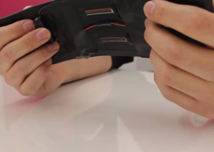 加拿大成功研发出全球第一部能“弯”的智能手机ReFlex