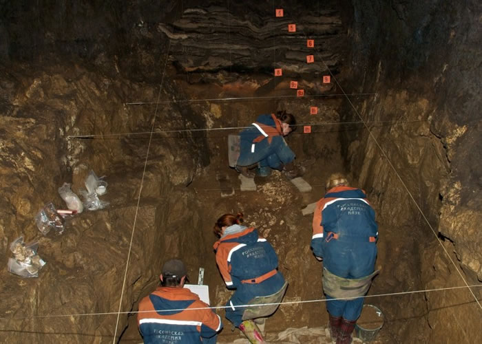 科学家在阿尔泰山区掘出该名尼安德特人女子的骸骨。