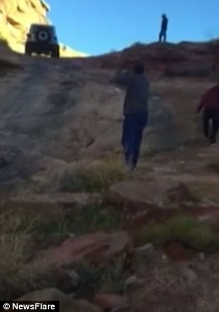 �й���������һ������ԽҰ����Ȼ���ϼ�����ֱ������