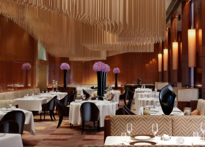 在入选的香港餐厅中,排名最高是第4位的Amber。