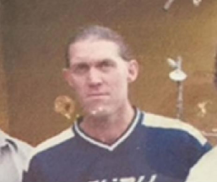 新西兰男子河边散步失踪,狗狗死守鞋帽等他一起回家