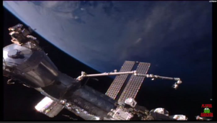 �����������ƺ�����ʿռ�վ�����ٶȽӽ�����һ��Բ���ΰ�͸�������