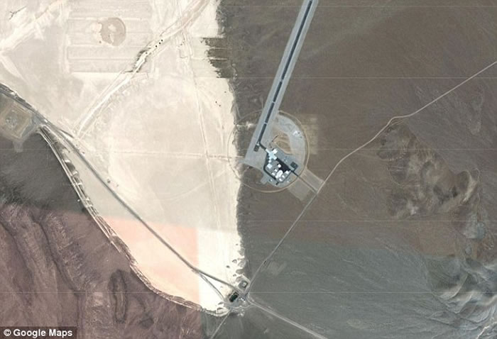 Google地图发现美国“第51区”停泊酷似《星球大战》千年隼号的不明飞行物体
