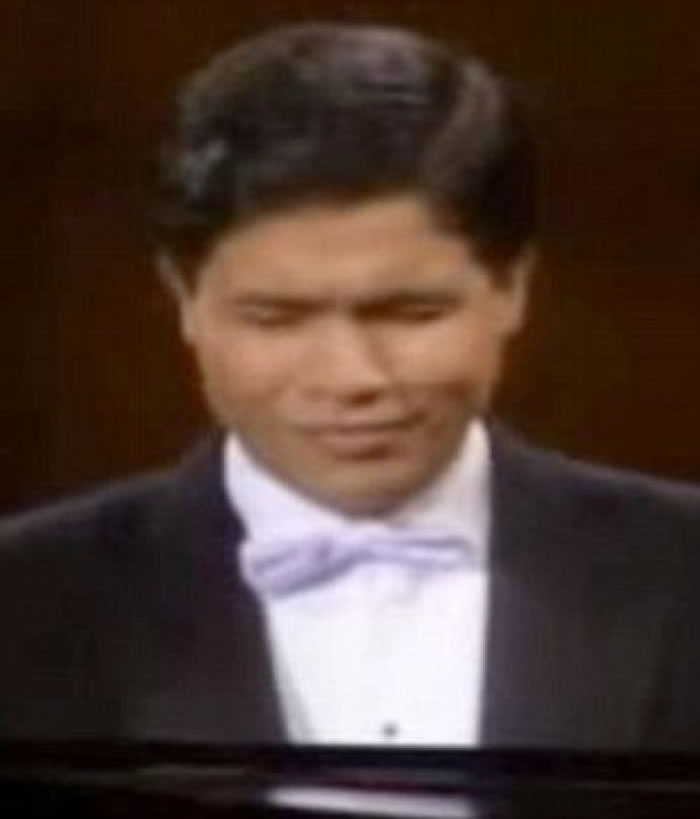 费哈利胜出比赛后吞枪自杀。