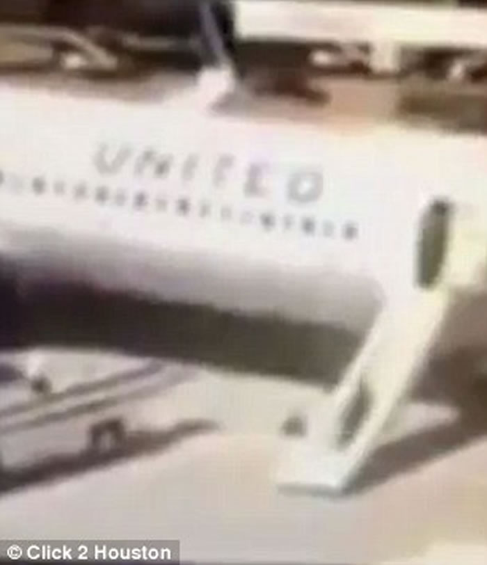 ���������ְ���������Ϻ��շɻ���ͣ�� �ս�������ݻ����������������뿪