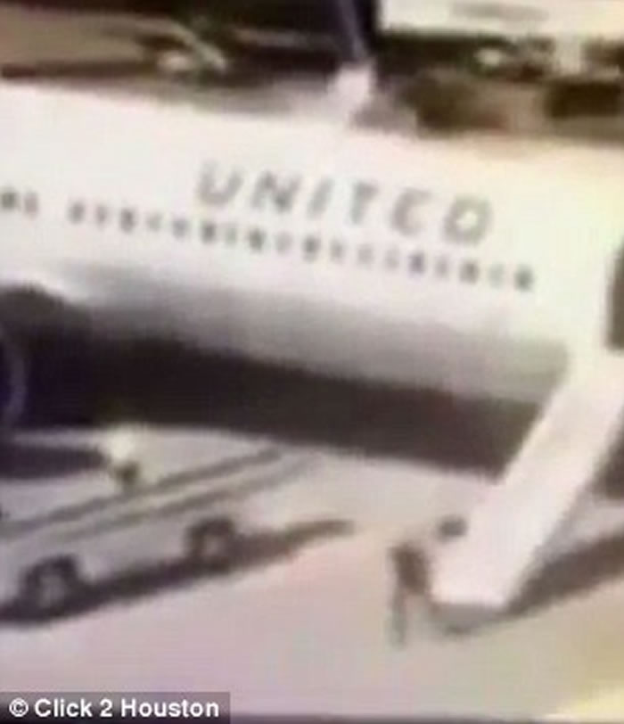 ���������ְ���������Ϻ��շɻ���ͣ�� �ս�������ݻ����������������뿪