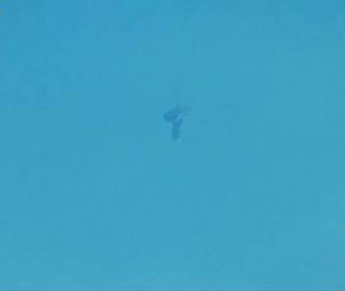 另一位目击者在波士顿上空拍摄到的T形不明飞行物。