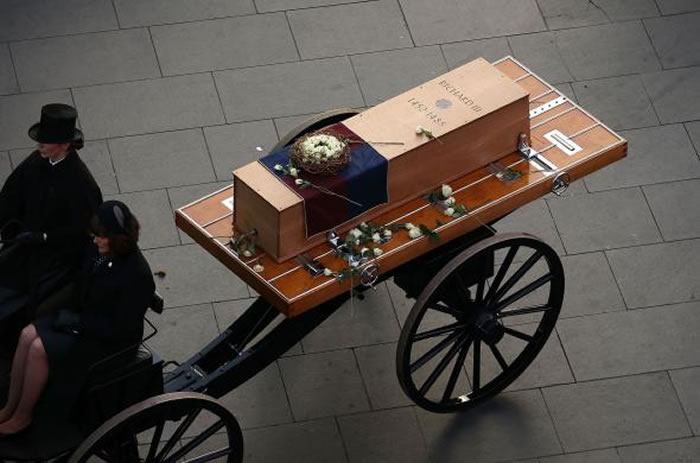 2015年理查三世的葬礼。考古学家们被允许发掘这位晚期君王的遗体,但有一个条件:一旦完成了研究,这位国王必须重新下葬。 Photograph by Christ