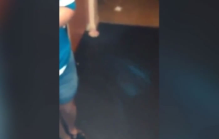 英国男子家中发现鬼影 原是已故爱犬现身?