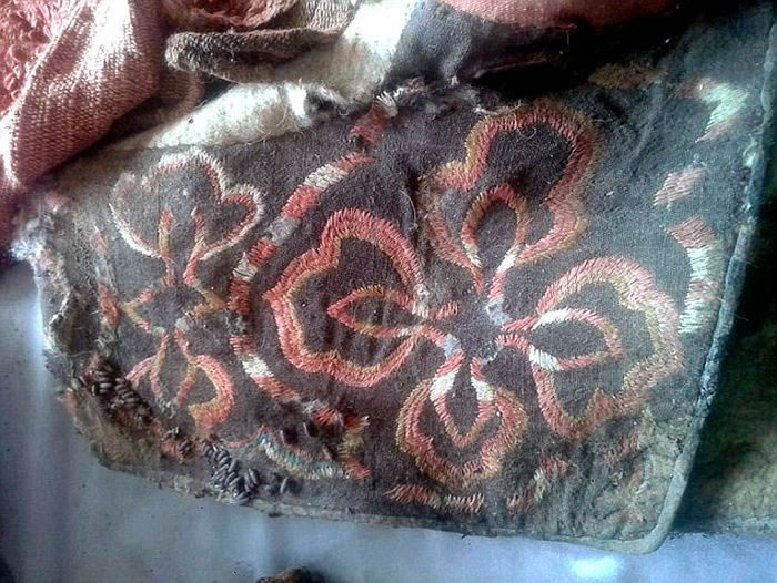 ����̩ɽ�����ֵ�1500��ǰͻ�ʸ�ʬ���ϴ����ִ�Adidas��Ь��