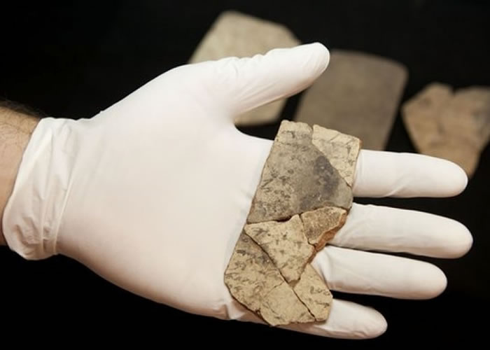 以色列学者发现《圣经》碎片。