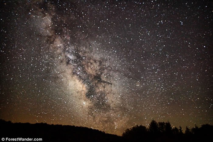 英国剑桥大学天文学家在银河系中发现新星系“Crater 2” 比太阳光亮16万倍