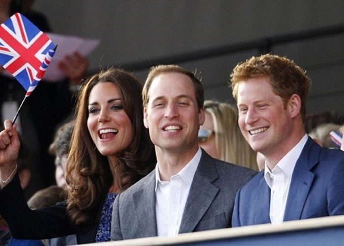 玛丽王后摄政的话,威廉(中)及哈利(右)只会成为平民。