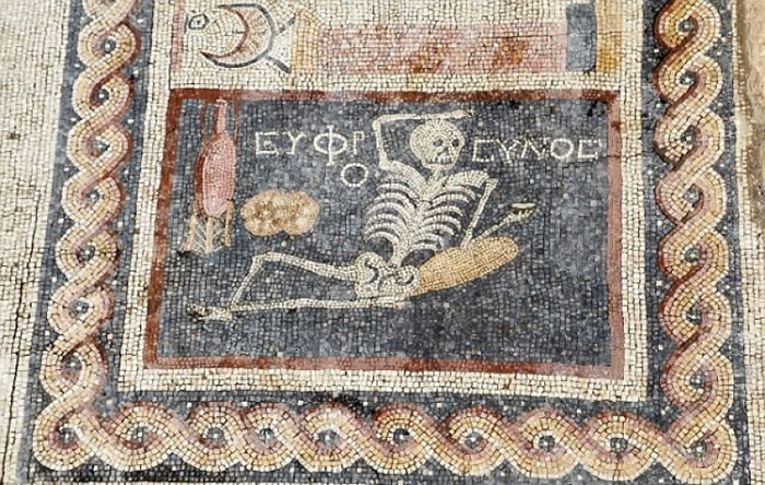 骷髅写意享受生活。