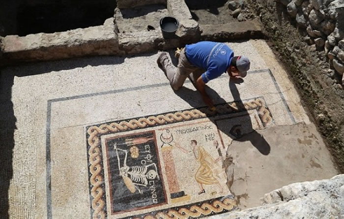 考古专家认为,该骷髅马赛克十分独特。