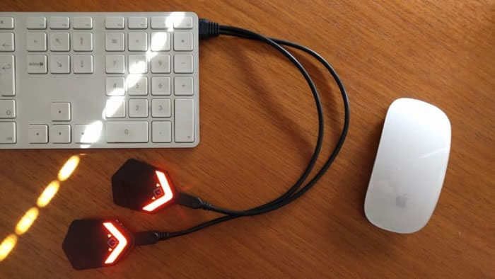 LED灯可经USB插头充电。